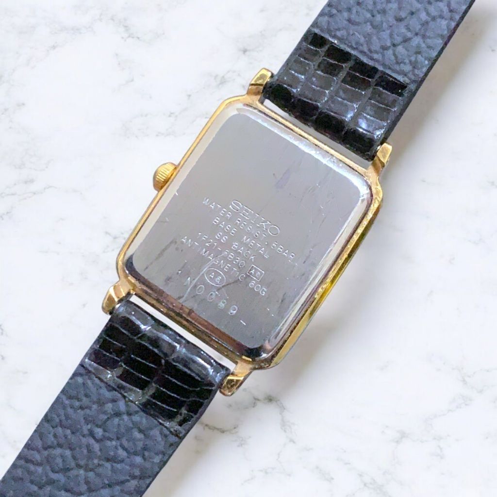 Jam Tangan Wanita - Seiko Tank Spirit Snowflake Dial Gold Case